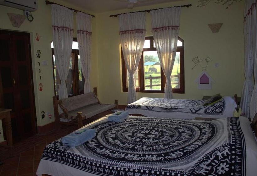 اتاق لوکس با بالکن, Sapana Village Lodge