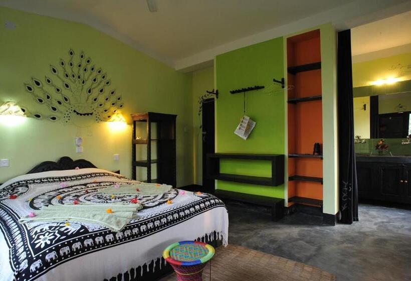 اتاق لوکس با بالکن, Sapana Village Lodge