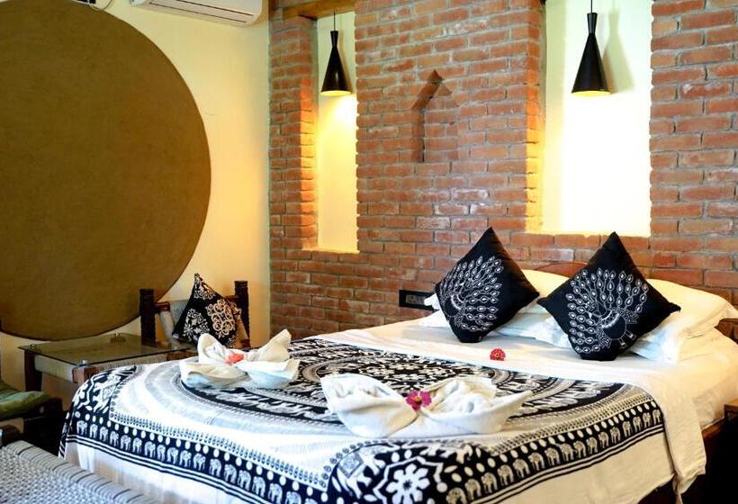 اتاق لوکس با بالکن, Sapana Village Lodge