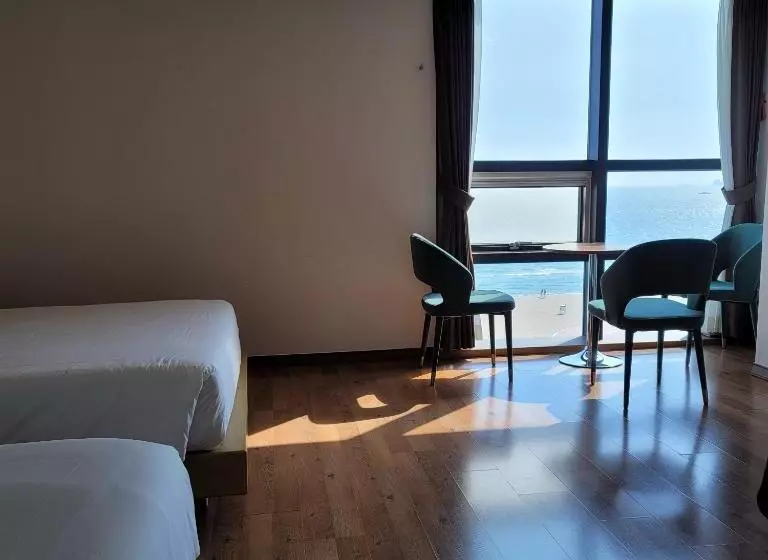 اتاق سه نفره دلوکس با چشم‌انداز دریا, Ms Hotel Haeundae