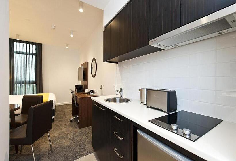 标准工作室, Quest Rockingham