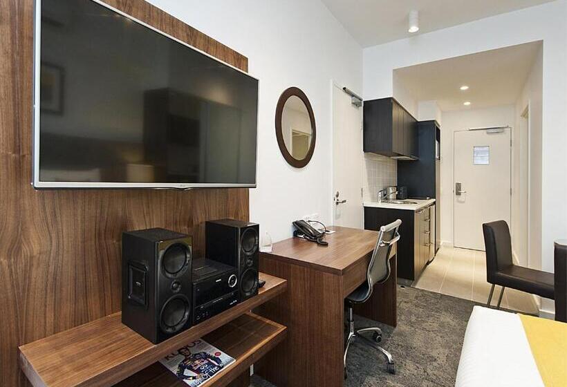 スタンダードスタジオ, Quest Rockingham