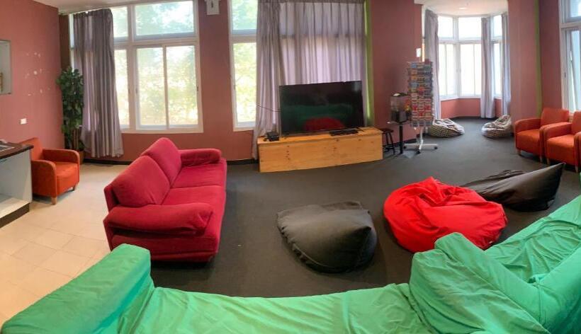 اتاق استاندارد با سرویس بهداشتی مشترک, 790 On George Backpackers