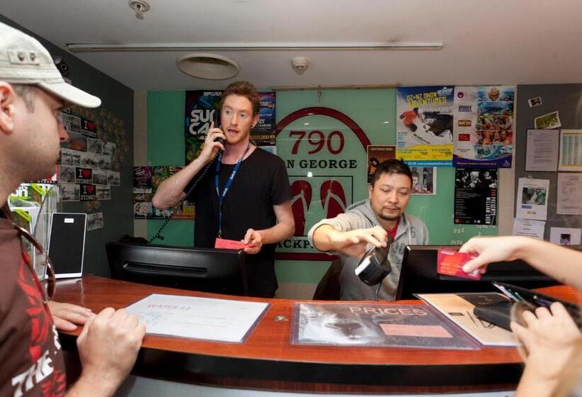 اتاق استاندارد با سرویس بهداشتی مشترک, 790 On George Backpackers