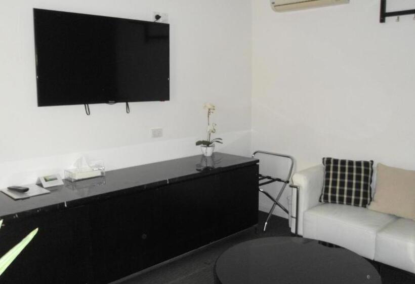 سوییت خانوادگی, Altair Motel