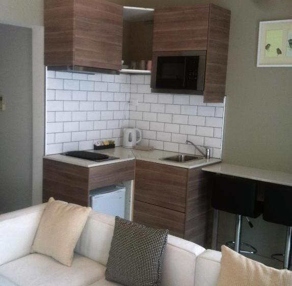 استودیوی استاندارد, Altair Motel