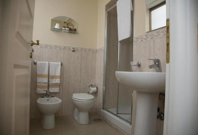 اتاق اکونومی, B&b Art Suite Santa Brigida