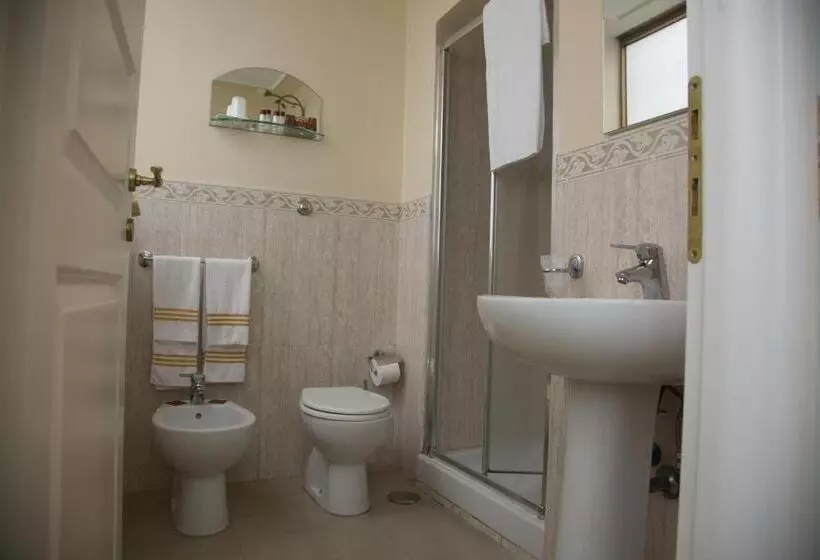 اتاق اکونومی, B&b Art Suite Santa Brigida