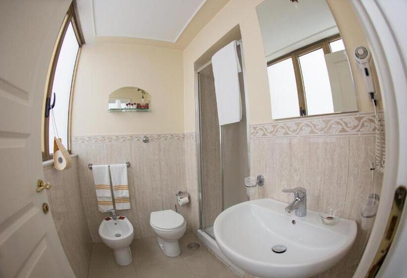 اتاق اکونومی, B&b Art Suite Santa Brigida