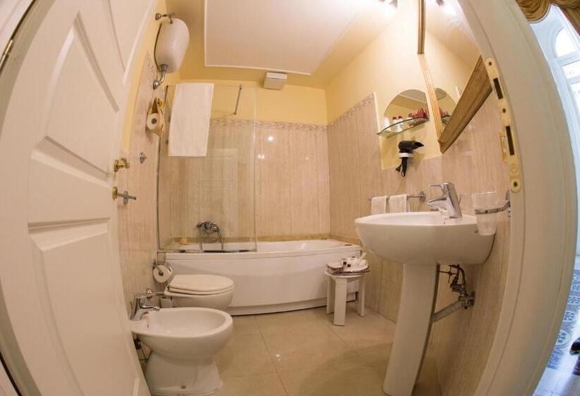 اتاق استاندارد سه نفره, B&b Art Suite Santa Brigida