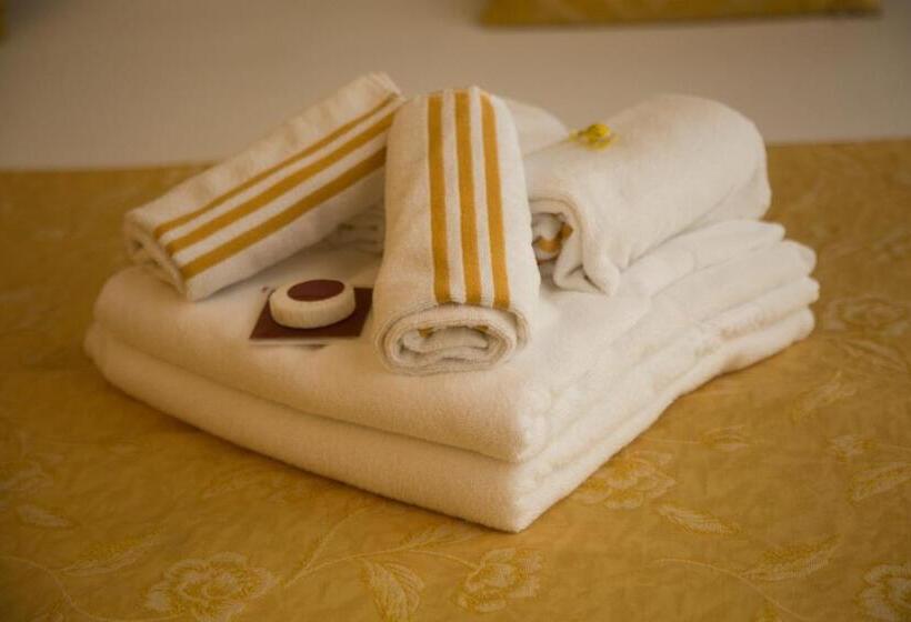 اتاق استاندارد سه نفره, B&b Art Suite Santa Brigida
