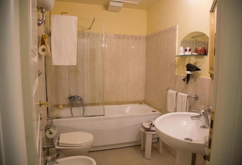 اتاق لوکس, B&b Art Suite Santa Brigida