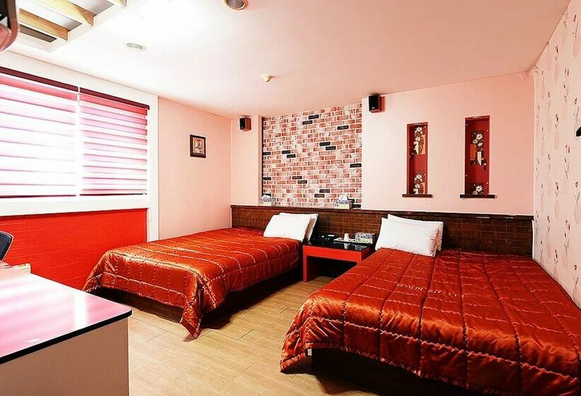 غرفة قياسية, Cyber Motel