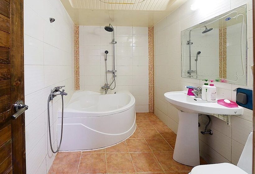 غرفة قياسية, Cyber Motel