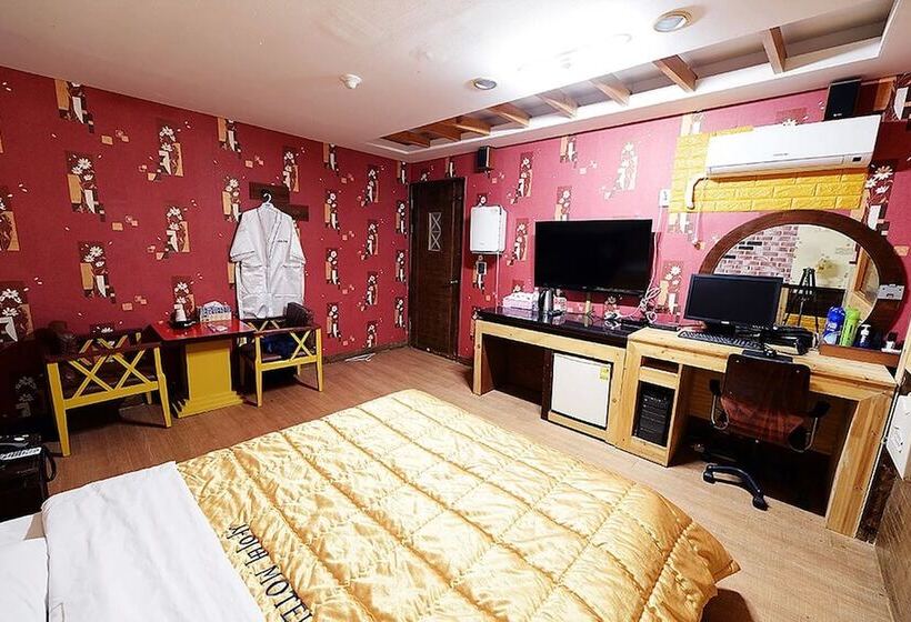 غرفة قياسية, Cyber Motel