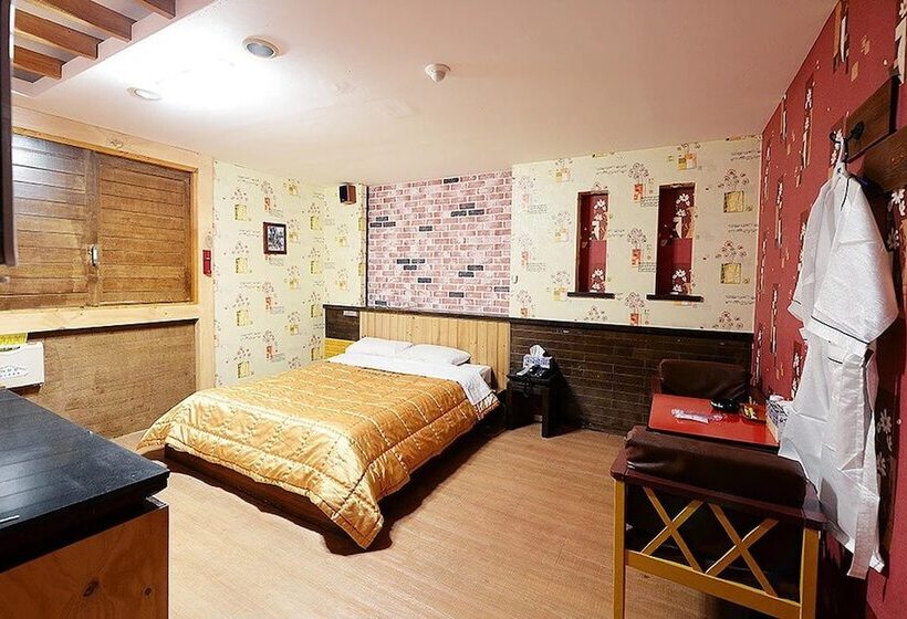 غرفة قياسية, Cyber Motel