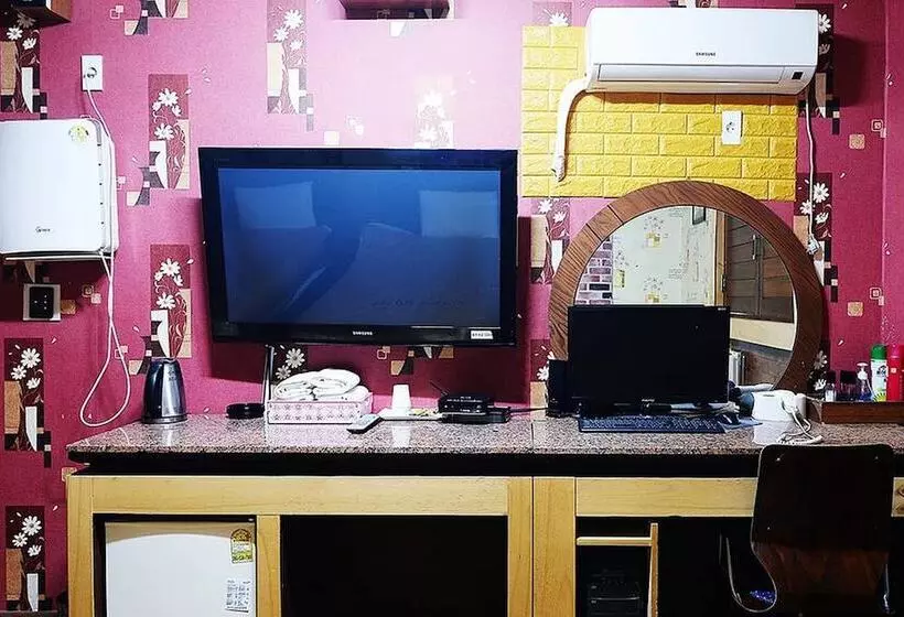 スタンダードトリプルルーム, Cyber Motel
