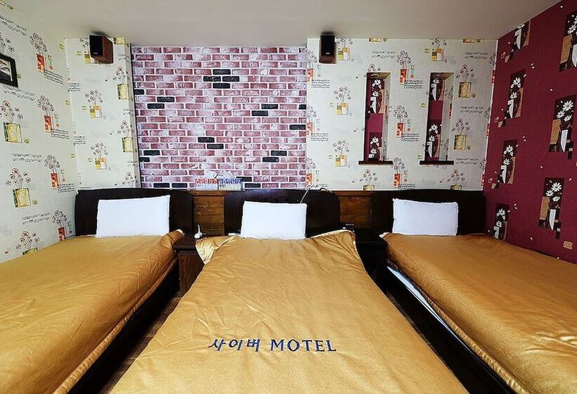 스탠다드 트리플 룸, Cyber Motel