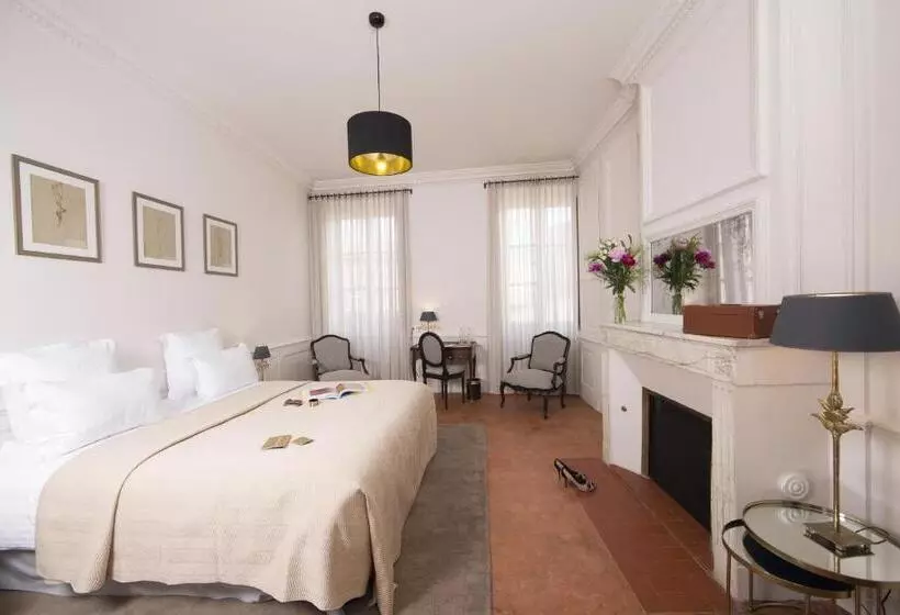 デラックスルーム, Hôtel De La Villeon