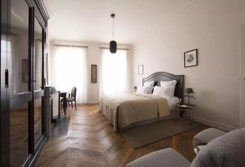 デラックスルーム, Hôtel De La Villeon
