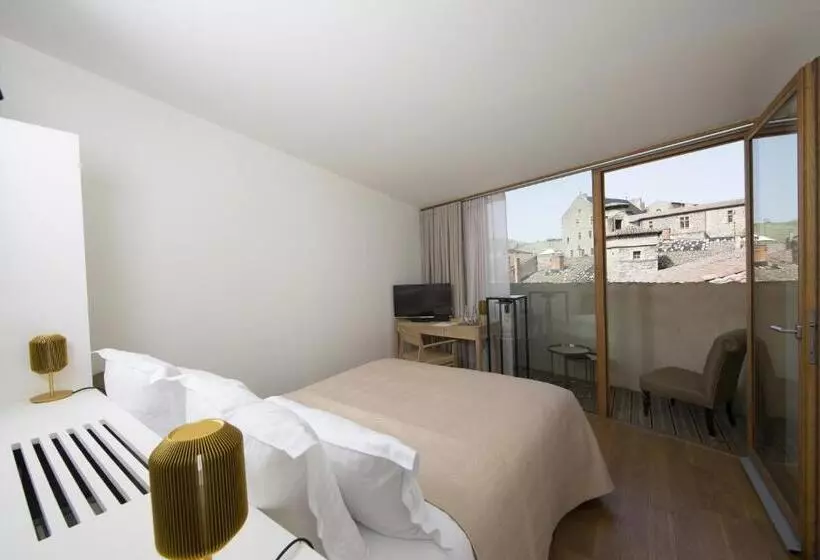 バルコニー付きスタンダードルーム, Hôtel De La Villeon