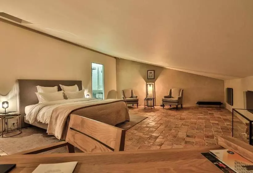 コンフォーとスイートルーム, Hôtel De La Villeon
