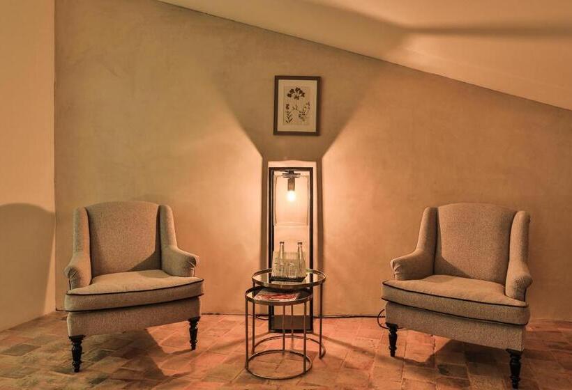 Люкс Комфорт, Hôtel De La Villeon