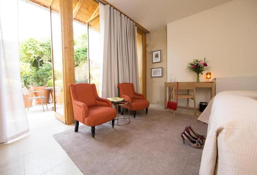 带露台的套间, Hôtel De La Villeon