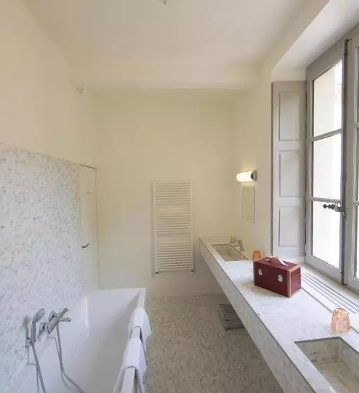 テラス付スイート, Hôtel De La Villeon