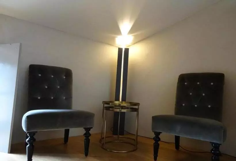 コンフォートルーム, Hôtel De La Villeon