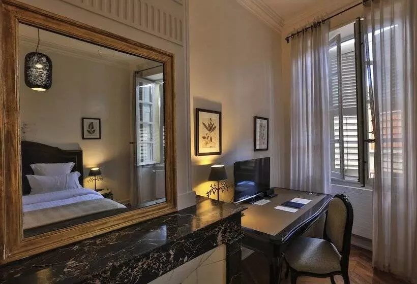 デラックスルーム, Hôtel De La Villeon