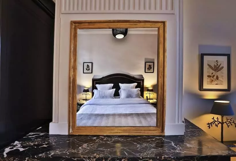 デラックスルーム, Hôtel De La Villeon