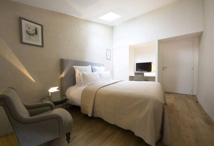 Номер Стандарт, Hôtel De La Villeon