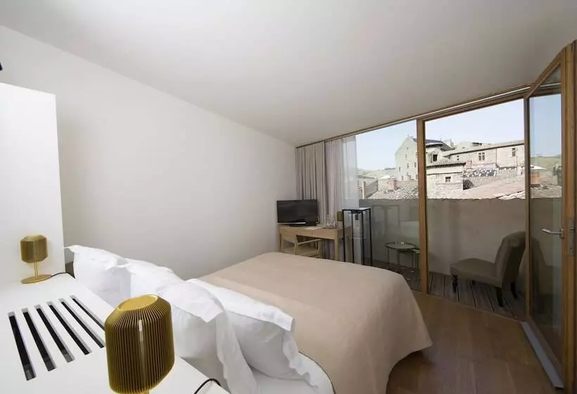 バルコニー付きスタンダードルーム, Hôtel De La Villeon