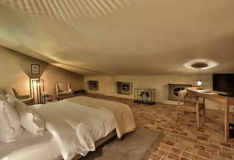 コンフォーとスイートルーム, Hôtel De La Villeon