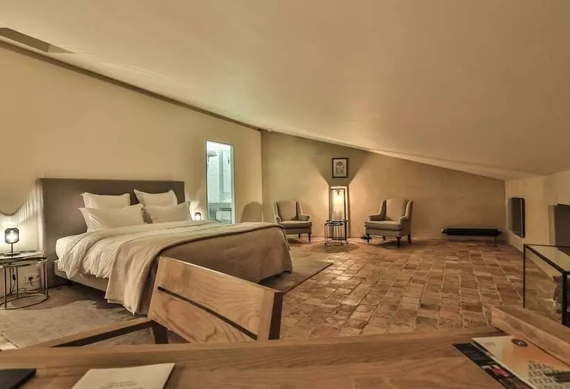 コンフォーとスイートルーム, Hôtel De La Villeon
