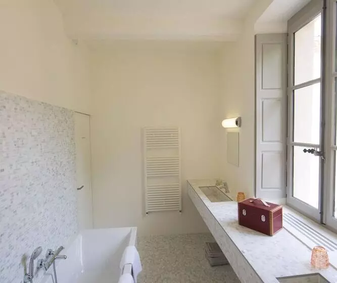 テラス付スイート, Hôtel De La Villeon