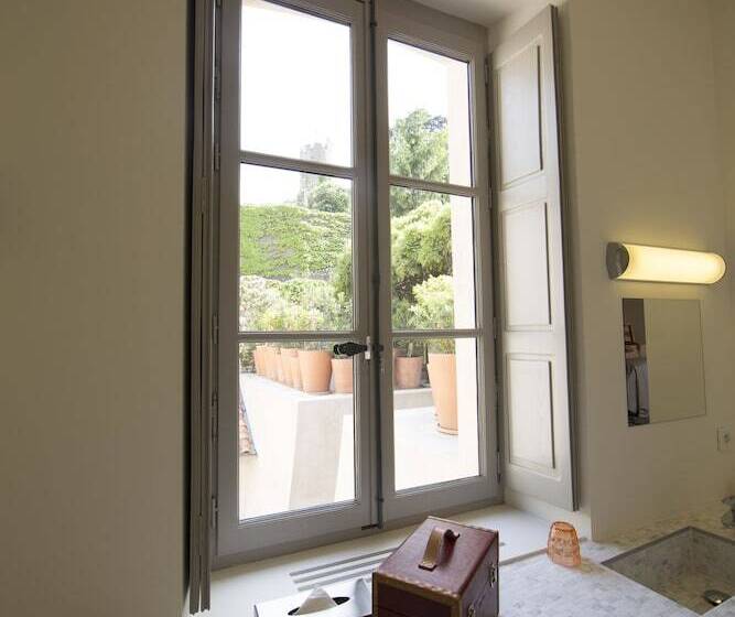 带露台的套间, Hôtel De La Villeon