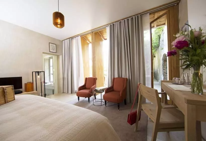 テラス付スイート, Hôtel De La Villeon