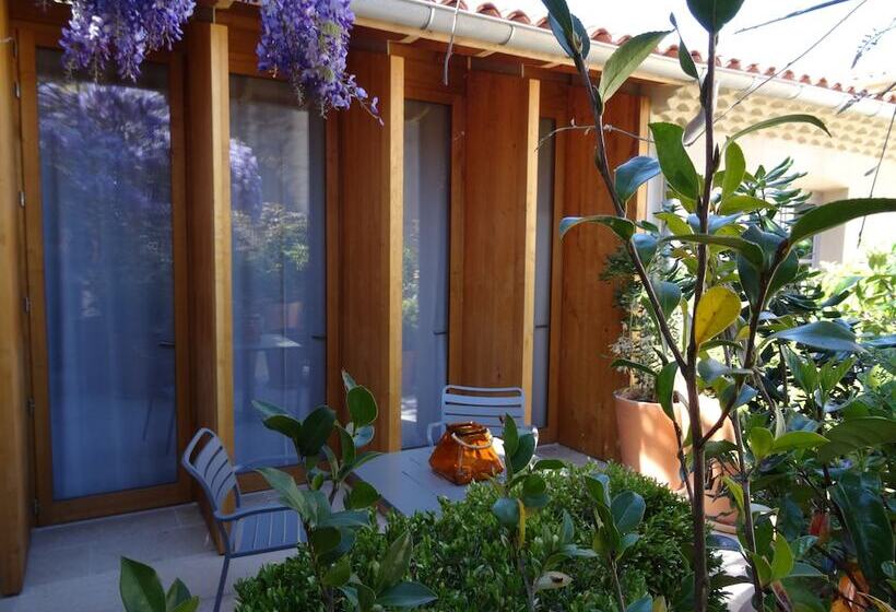 带露台的套间, Hôtel De La Villeon