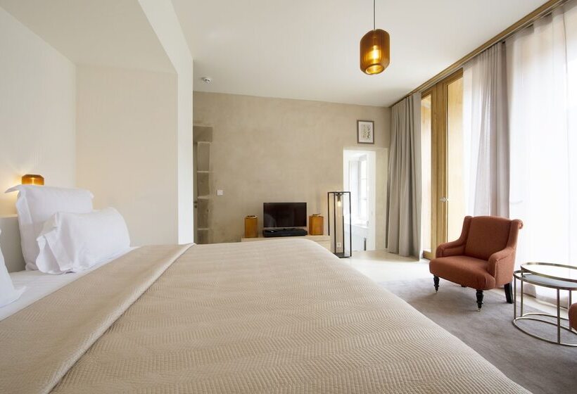 带露台的套间, Hôtel De La Villeon