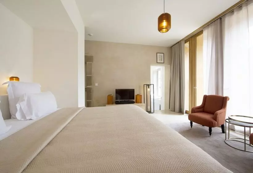 テラス付スイート, Hôtel De La Villeon