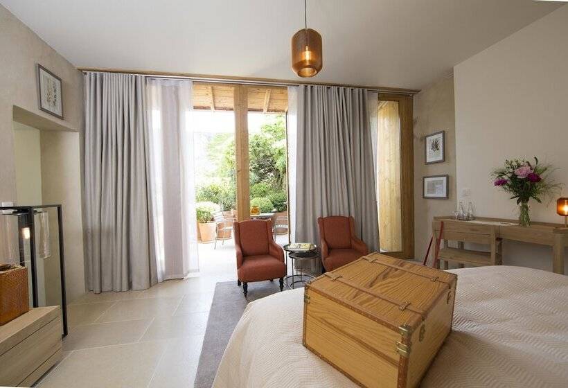 带露台的套间, Hôtel De La Villeon