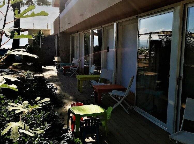 غرفة قياسية بالطابق الأرضى, L'escale