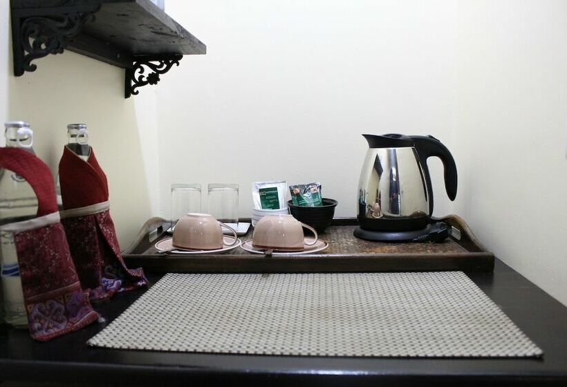 标准间, Nan Boutique