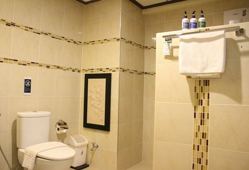 标准间, Nan Boutique