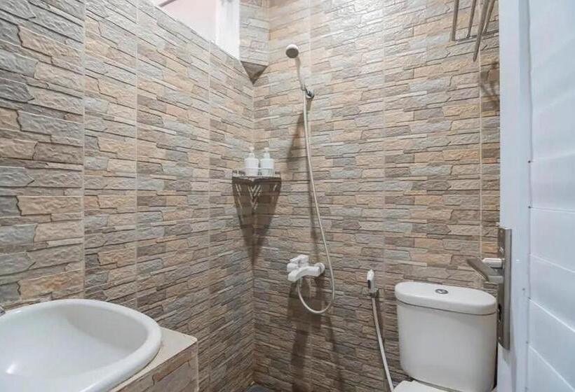 Quarto Estandar, Reddoorz At Arwiga