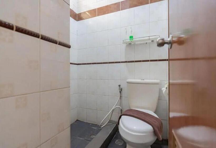 Quarto Estandar, Reddoorz At Arwiga