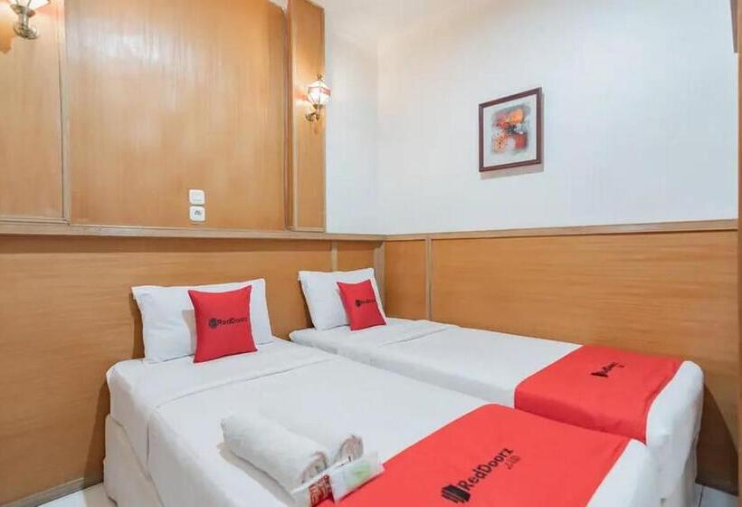 Quarto Estandar, Reddoorz At Arwiga