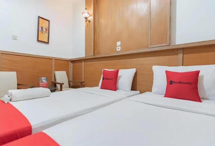 Quarto Estandar, Reddoorz At Arwiga